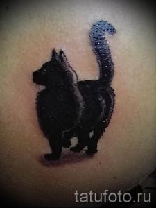 фото тату с черной кошкой для статьи про значение татуировки - tatufoto.ru - 19