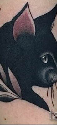 фото тату с черной кошкой для статьи про значение татуировки — tatufoto.ru — 22