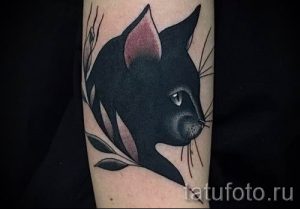 фото тату с черной кошкой для статьи про значение татуировки - tatufoto.ru - 22
