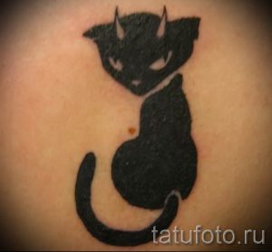 фото тату с черной кошкой для статьи про значение татуировки - tatufoto.ru - 24