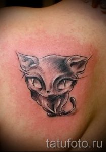 фото тату с черной кошкой для статьи про значение татуировки - tatufoto.ru - 33