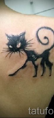 фото тату с черной кошкой для статьи про значение татуировки — tatufoto.ru — 42