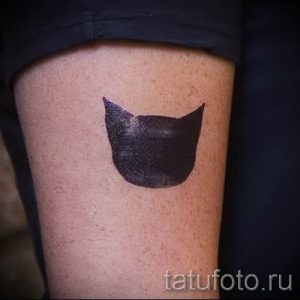 фото тату с черной кошкой для статьи про значение татуировки - tatufoto.ru - 46