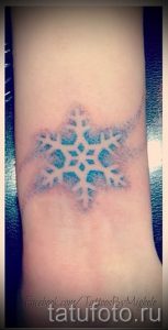 фото тату снежинка для статьи про значение татуировки снежинка - tatufoto.ru - 1
