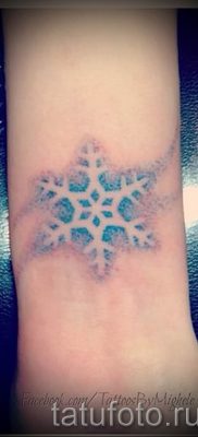 фото тату снежинка для статьи про значение татуировки снежинка — tatufoto.ru — 1