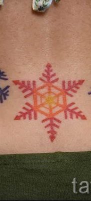 фото тату снежинка для статьи про значение татуировки снежинка — tatufoto.ru — 12