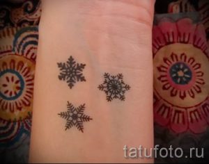 фото тату снежинка для статьи про значение татуировки снежинка - tatufoto.ru - 16