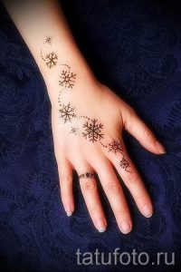 фото тату снежинка для статьи про значение татуировки снежинка - tatufoto.ru - 19