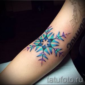фото тату снежинка для статьи про значение татуировки снежинка - tatufoto.ru - 22