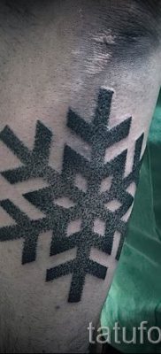 фото тату снежинка для статьи про значение татуировки снежинка — tatufoto.ru — 25