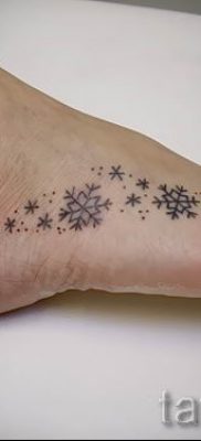 фото тату снежинка для статьи про значение татуировки снежинка — tatufoto.ru — 30