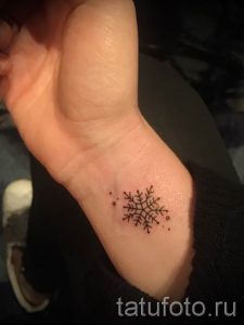 фото тату снежинка для статьи про значение татуировки снежинка - tatufoto.ru - 31