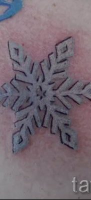 фото тату снежинка для статьи про значение татуировки снежинка — tatufoto.ru — 33