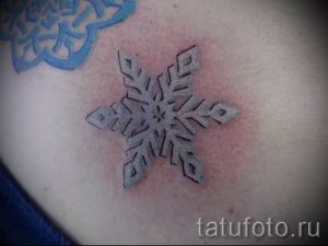 фото тату снежинка для статьи про значение татуировки снежинка - tatufoto.ru - 33