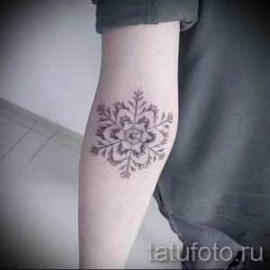 фото тату снежинка для статьи про значение татуировки снежинка - tatufoto.ru - 38