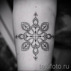 фото тату снежинка для статьи про значение татуировки снежинка - tatufoto.ru - 39