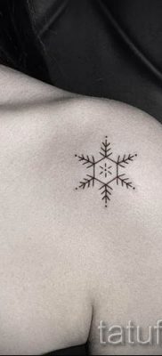 фото тату снежинка для статьи про значение татуировки снежинка — tatufoto.ru — 40