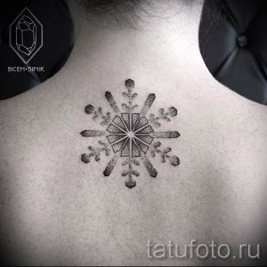 фото тату снежинка для статьи про значение татуировки снежинка - tatufoto.ru - 41