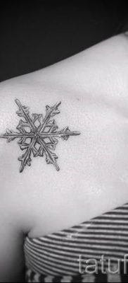 фото тату снежинка для статьи про значение татуировки снежинка — tatufoto.ru — 45