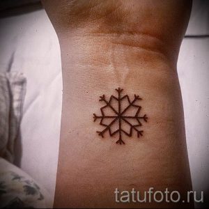 фото тату снежинка для статьи про значение татуировки снежинка - tatufoto.ru - 46