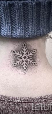 фото тату снежинка для статьи про значение татуировки снежинка — tatufoto.ru — 49