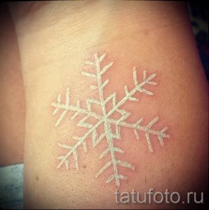 фото тату снежинка для статьи про значение татуировки снежинка - tatufoto.ru - 63