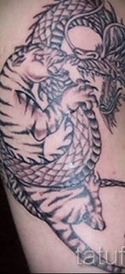 фото тату тигр и дракон для статьи про значение татуировки — tatufoto.ru — 6