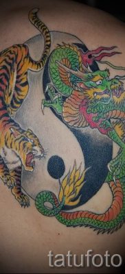 фото тату тигр и дракон для статьи про значение татуировки — tatufoto.ru — 8