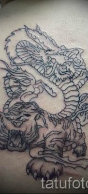 фото тату тигр и дракон для статьи про значение татуировки — tatufoto.ru — 17