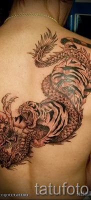 фото тату тигр и дракон для статьи про значение татуировки — tatufoto.ru — 18