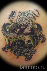 фото тату тигр и дракон для статьи про значение татуировки - tatufoto.ru - 31