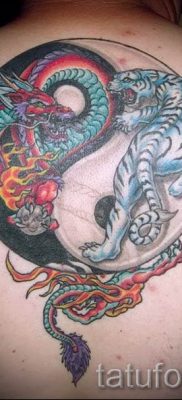 фото тату тигр и дракон для статьи про значение татуировки — tatufoto.ru — 37