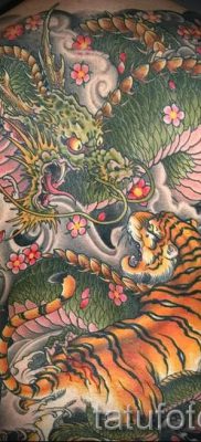 фото тату тигр и дракон для статьи про значение татуировки — tatufoto.ru — 41
