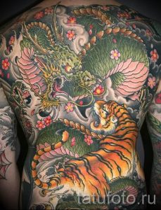 фото тату тигр и дракон для статьи про значение татуировки - tatufoto.ru - 41