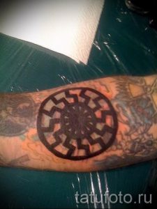 фото тату черное солнце для статьи про значение тату черное солнце - tatufoto.ru - 44