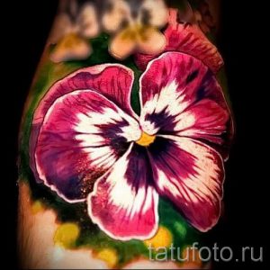 фото татуировки фиалка для статьи про значение тату фиалка - tatufoto.ru - 11