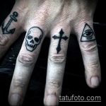 Уникальный вариант выполненной тату крест на пальце – рисунок подойдет для тату виде креста пальце