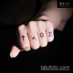 Оригинальный вариант готовой наколки крест на пальце – рисунок подойдет для тату крест на безымянном пальце