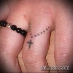 Уникальный вариант готовой тату крест на пальце – рисунок подойдет для тату крест указательном пальце