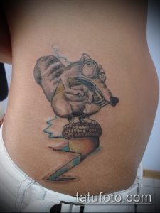 Оригинальный вариант нанесенной тату белка – рисунок подойдет для фото тату белка ездит в такси