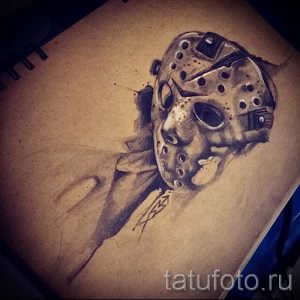 Эскиз татуировки с изображением маски Джейсона Вурхиза из фильма «Пятница, 13-е». Выполнен в реалистичной технике с использованием карандаша.