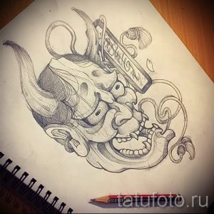 Детальный эскиз татуировки японской демонической маски Они, выполненный в технике карандашного рисунка. Подходит для ценителей японской культуры и мифологии.