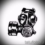 Черно-белый эскиз татуировки противогаза, выполненный в стиле грубого скетча. Идеально для любителей индустриальной тематики и минимализма.