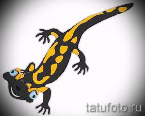 Фото тату саламандры с черной кожей и желтыми пятнами. Эскиз татуировки выполнен в мультяшном стиле, идеально подходит для любителей животных.