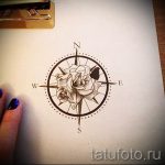 Красивый эскиз татуировки компаса, в центре которого расположена роза. Идеально для девушек, любящих цветочные мотивы.