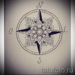 Фото тату розы ветров, выполненной в стиле мандалы. Тонкие линии, сложные узоры, восточный стиль.