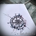 Эскиз татуировки с изображением розы ветров, выполненной в технике акварели. Размытые линии, мягкие цвета, эффект брызг краски.