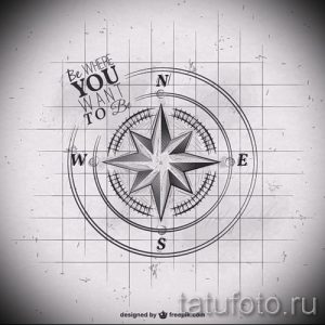 Эскиз татуировки с изображением розы ветров и надписью "Be where you want to be". Черно-белый рисунок на фоне состаренной бумаги.