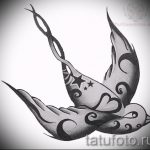 Оригинальный рисунок ласточки - который великолепно подойдет как эскиз для интересной татуировки ласточка