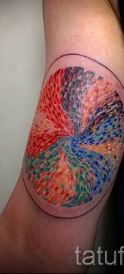 Оригинальный вариант наколки радуга на фотографии – для публикации про историю рисунка радуги в тату